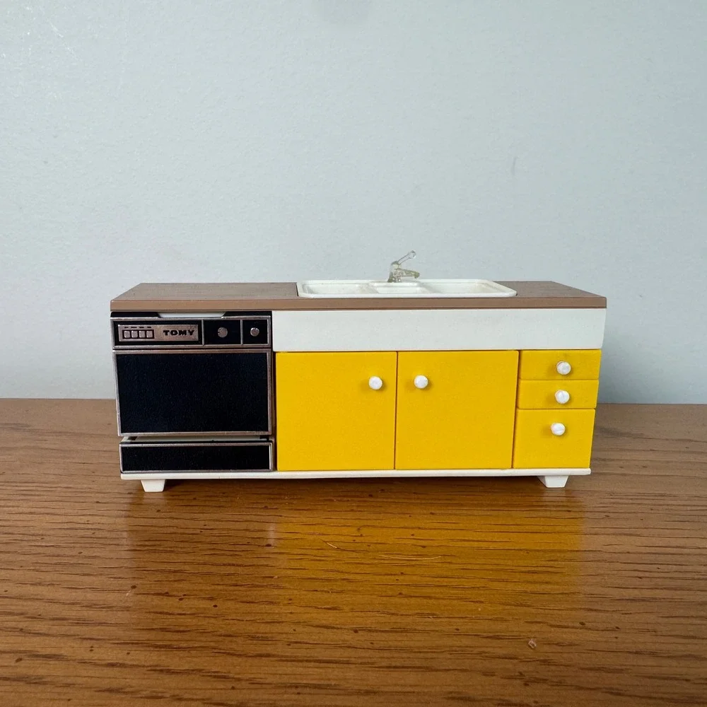 Vintage TOMY Dollhouse Figures Furniture Lot 1970s 1980s 22pc‎